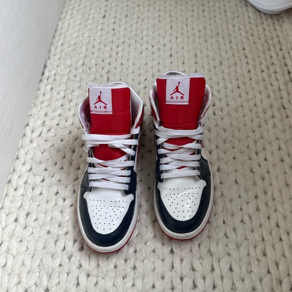 Women’s Air Jordan 1 Mid Sneaker - Picture 2 of 5